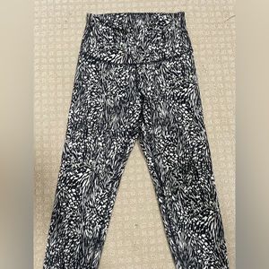 Old navy legging black white design xs